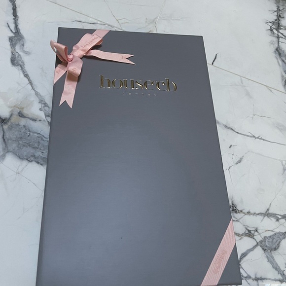 House of CB Gift Box w Ribbon 🎀 and tissue paper - Picture 1 of 13